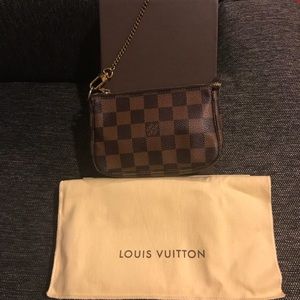 Louis Vuitton Damier Mini Pochette